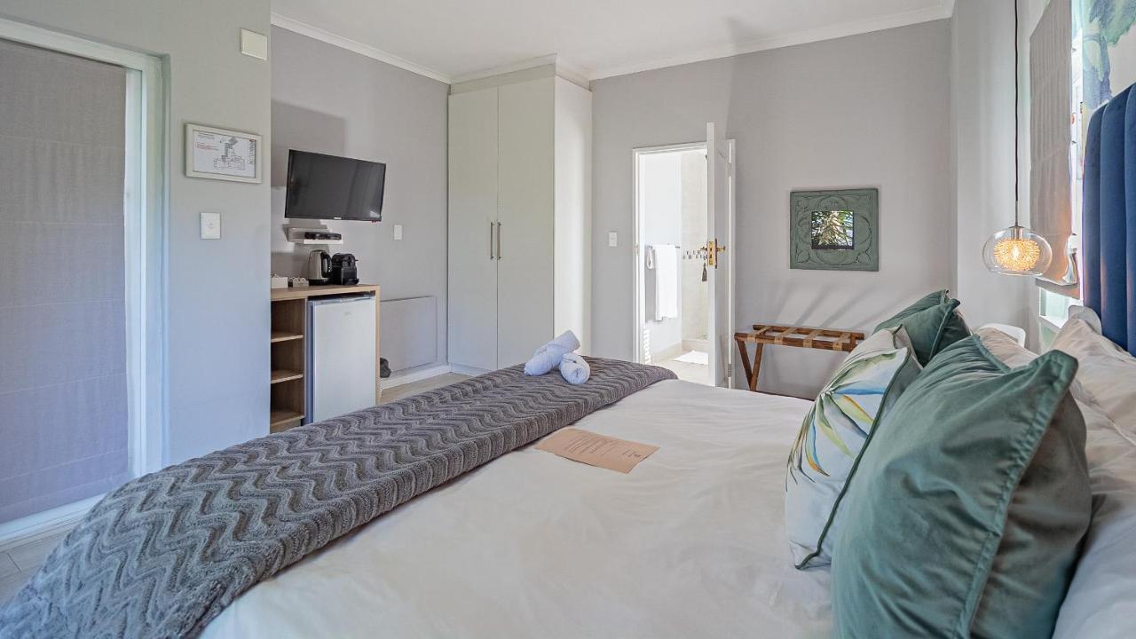 Hotel The Salene & *